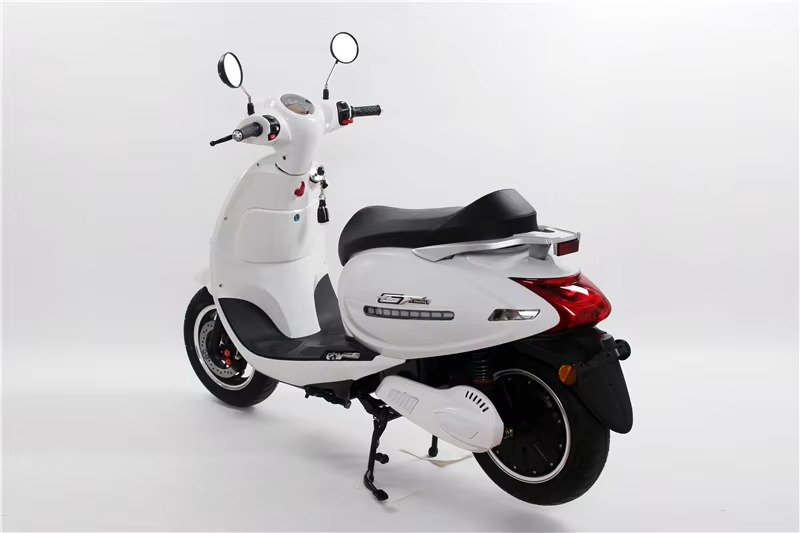 Electric Motorcycle Guide: Performance, Range, and Charging